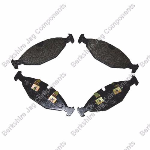 XJ40 Front Brake Pads JLM11058